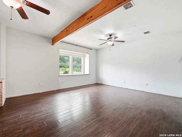1253 COUNTY ROAD 7421 Yancey, TX 78886