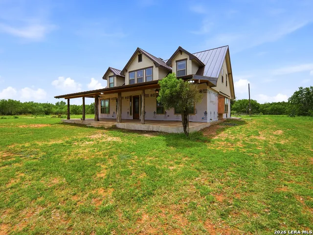 1253 COUNTY ROAD 7421 Yancey, TX 78886