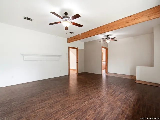 1253 COUNTY ROAD 7421 Yancey, TX 78886