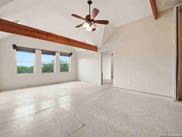 1253 COUNTY ROAD 7421 Yancey, TX 78886