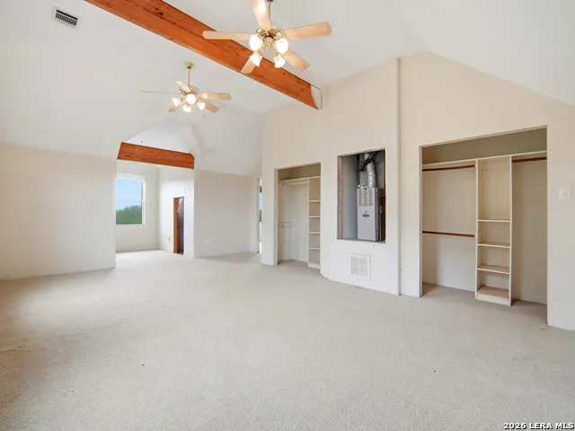 1253 COUNTY ROAD 7421 Yancey, TX 78886