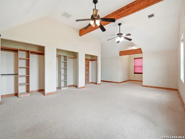 1253 COUNTY ROAD 7421 Yancey, TX 78886