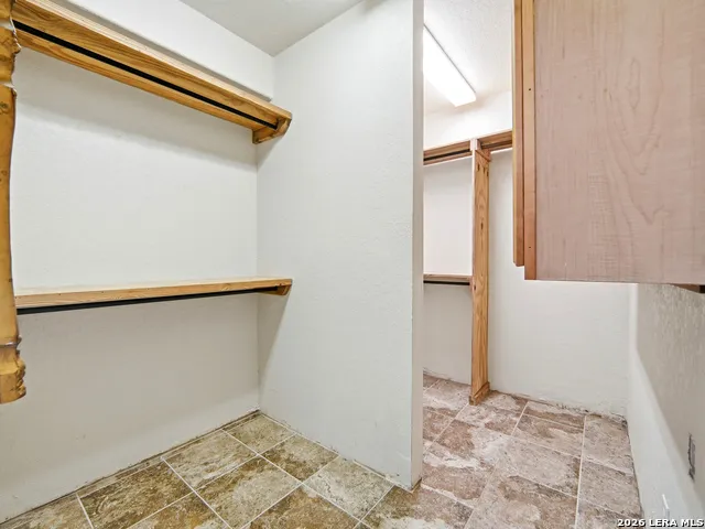 1253 COUNTY ROAD 7421 Yancey, TX 78886