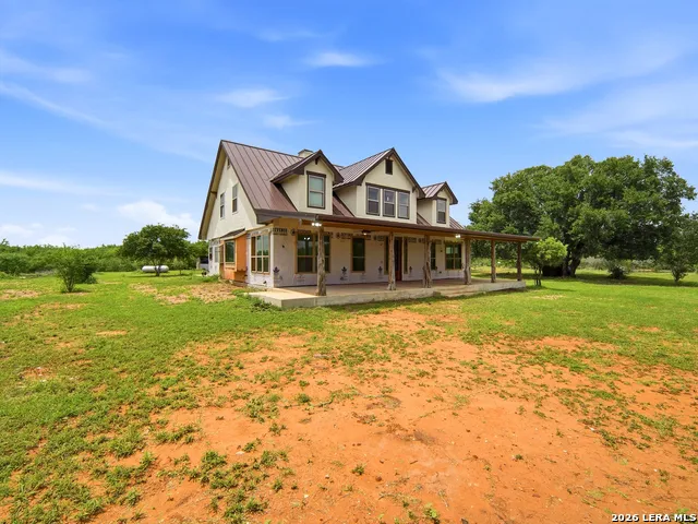 1253 COUNTY ROAD 7421 Yancey, TX 78886