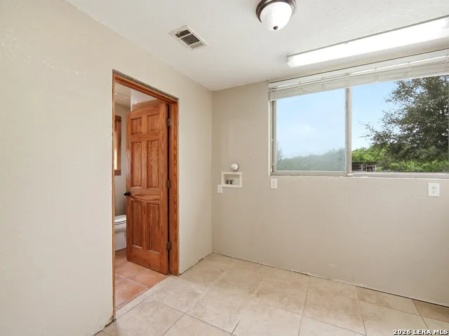 1253 COUNTY ROAD 7421 Yancey, TX 78886