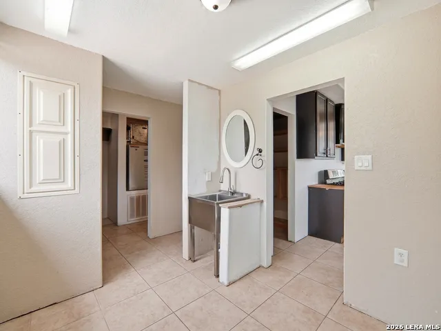 1253 COUNTY ROAD 7421 Yancey, TX 78886