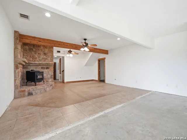 1253 COUNTY ROAD 7421 Yancey, TX 78886