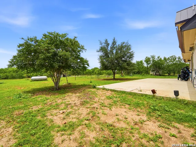 1253 COUNTY ROAD 7421 Yancey, TX 78886