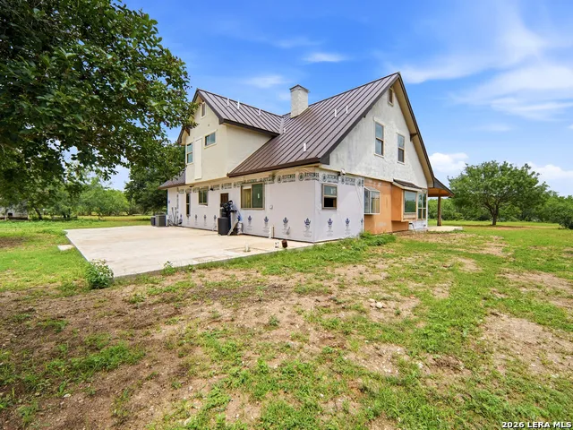 1253 COUNTY ROAD 7421 Yancey, TX 78886