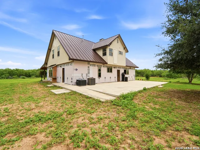 1253 COUNTY ROAD 7421 Yancey, TX 78886