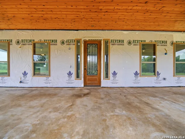 1253 COUNTY ROAD 7421 Yancey, TX 78886