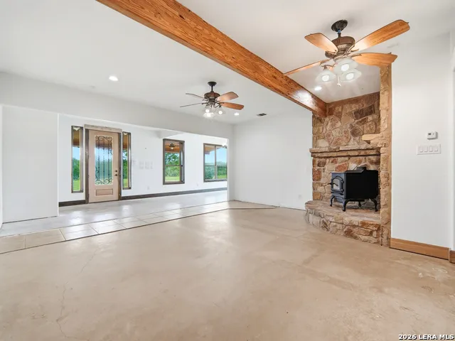1253 COUNTY ROAD 7421 Yancey, TX 78886