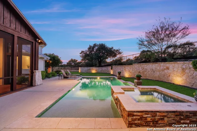1043 Twin River Canyon Lake, TX 78133