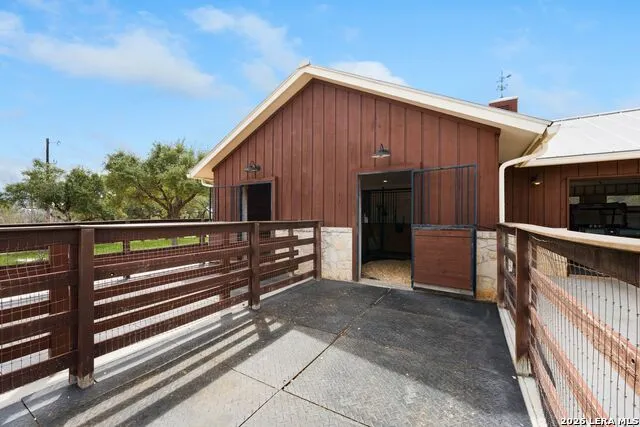 1043 Twin River Canyon Lake, TX 78133