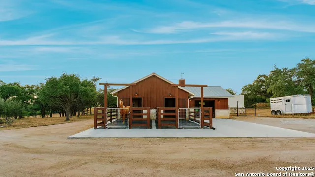 1043 Twin River Canyon Lake, TX 78133
