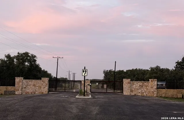 LOT 37 Utopia Oaks Dhanis, TX 78850