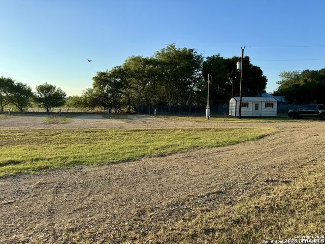 133 Wheeler Stockdale, TX 78160