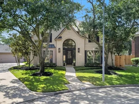 202 W Larah Lane