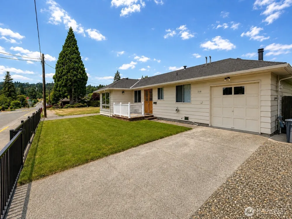 216 Caspers Street Edmonds, WA 98020