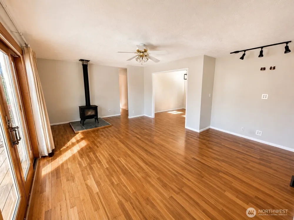 216 Caspers Street Edmonds, WA 98020