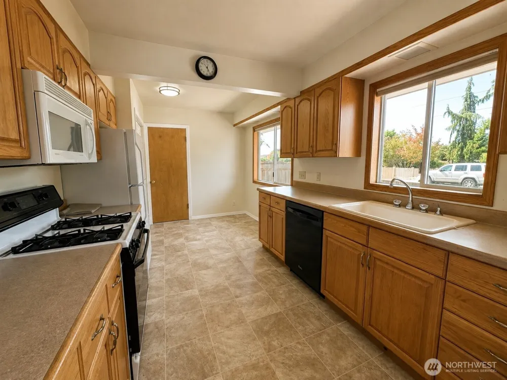 216 Caspers Street Edmonds, WA 98020