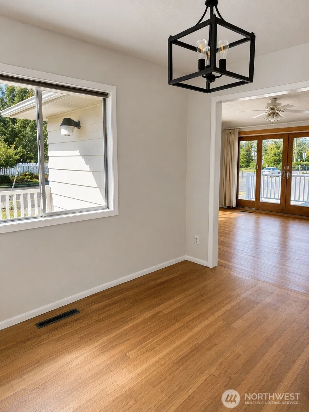 216 Caspers Street Edmonds, WA 98020