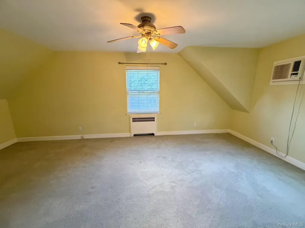 68 Woodbine Road East Hills, NY 11577