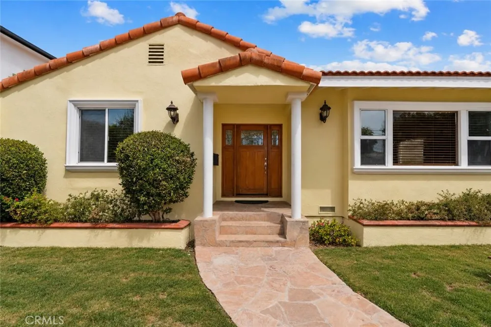 5110 Petit Encino, CA 91436