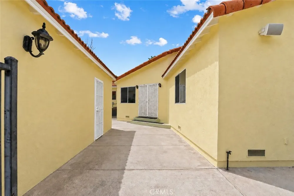 5110 Petit Encino, CA 91436