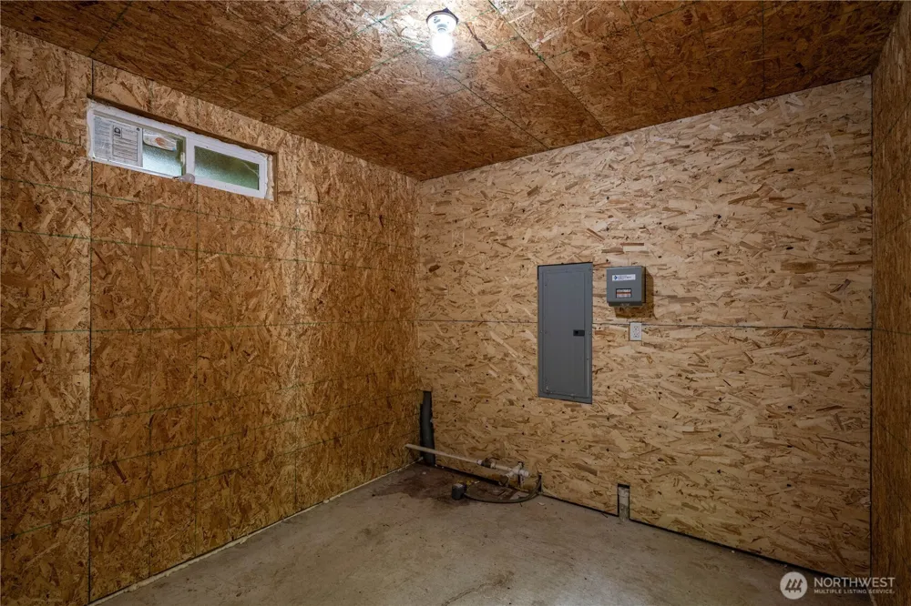 9267 Upper Frost Creek Road Maple Falls, WA 98266