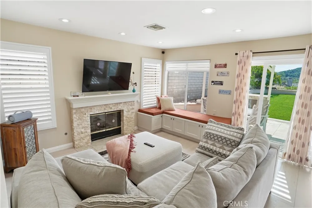 25550 Longfellow Place Stevenson Ranch, CA 91381