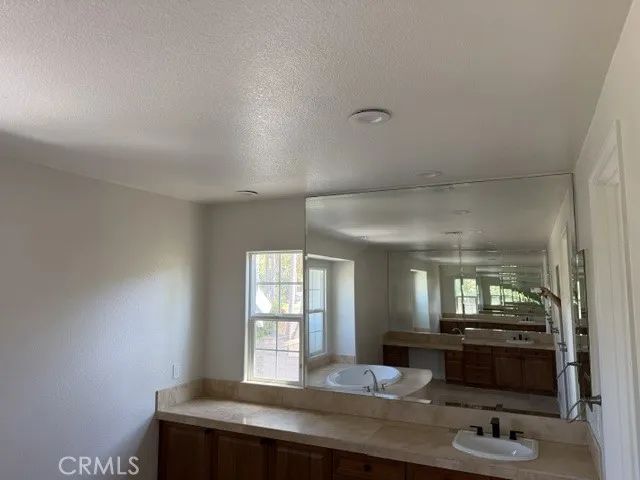 6887 Amber Lane Carlsbad, CA 92009