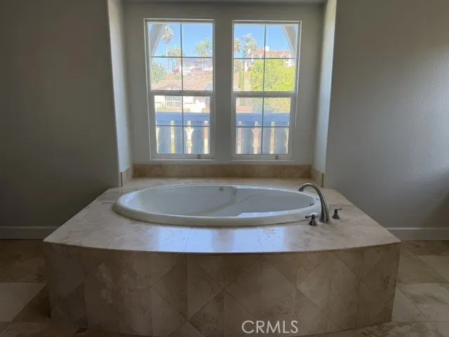 6887 Amber Lane Carlsbad, CA 92009