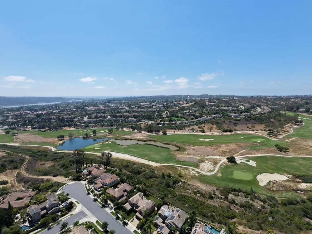 6887 Amber Lane Carlsbad, CA 92009