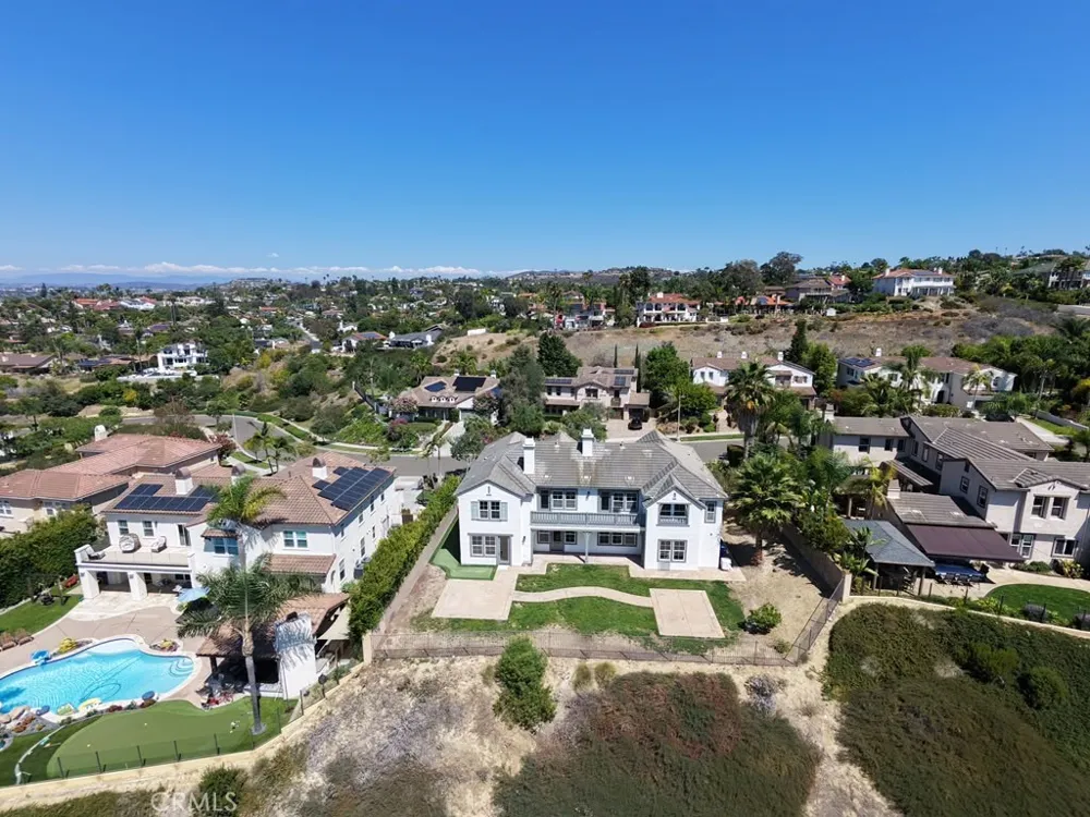 6887 Amber Lane Carlsbad, CA 92009