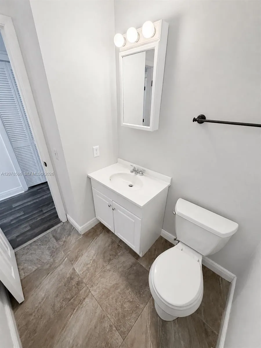 4050 NE 12th Ter #11-1 Oakland Park, FL 33334