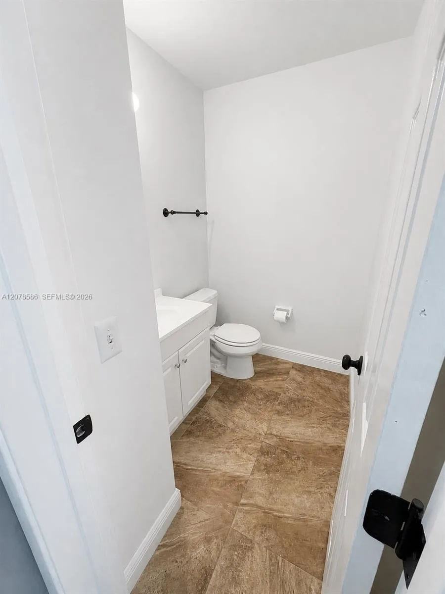 4050 NE 12th Ter #11-1 Oakland Park, FL 33334