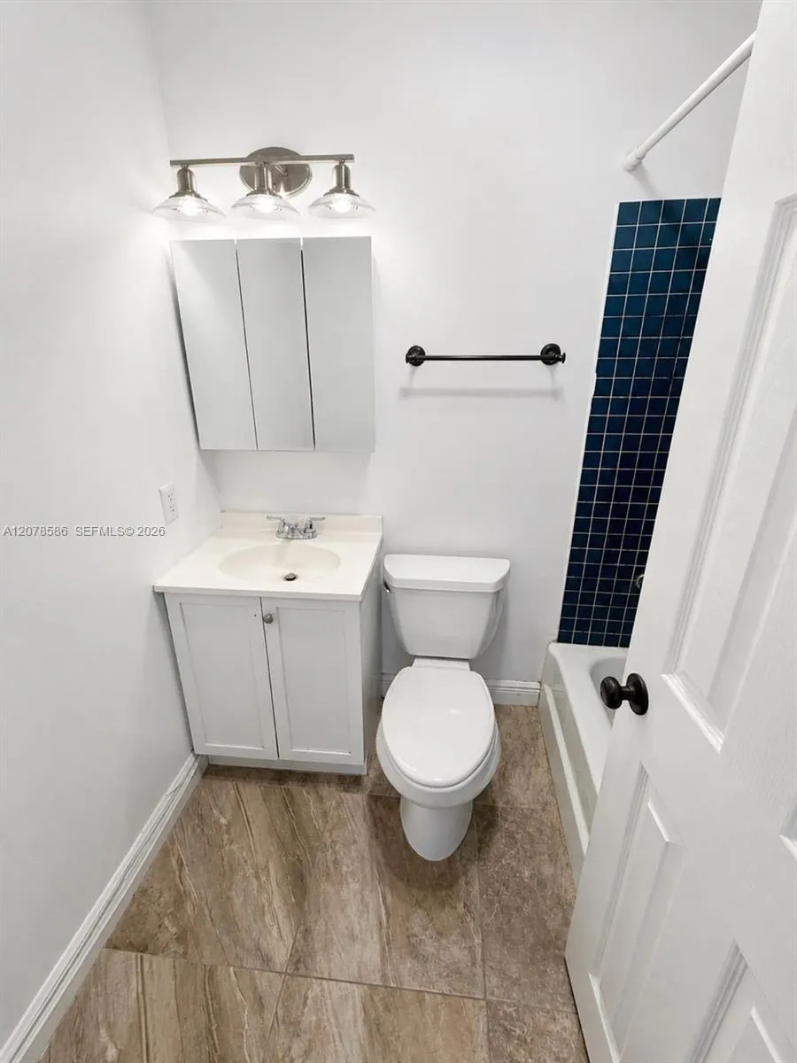 4050 NE 12th Ter #11-1 Oakland Park, FL 33334