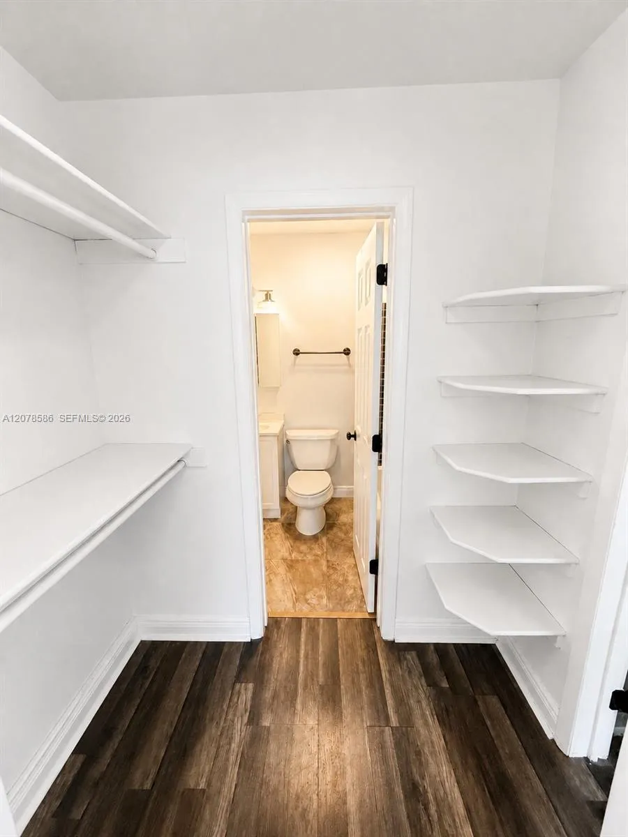 4050 NE 12th Ter #11-1 Oakland Park, FL 33334