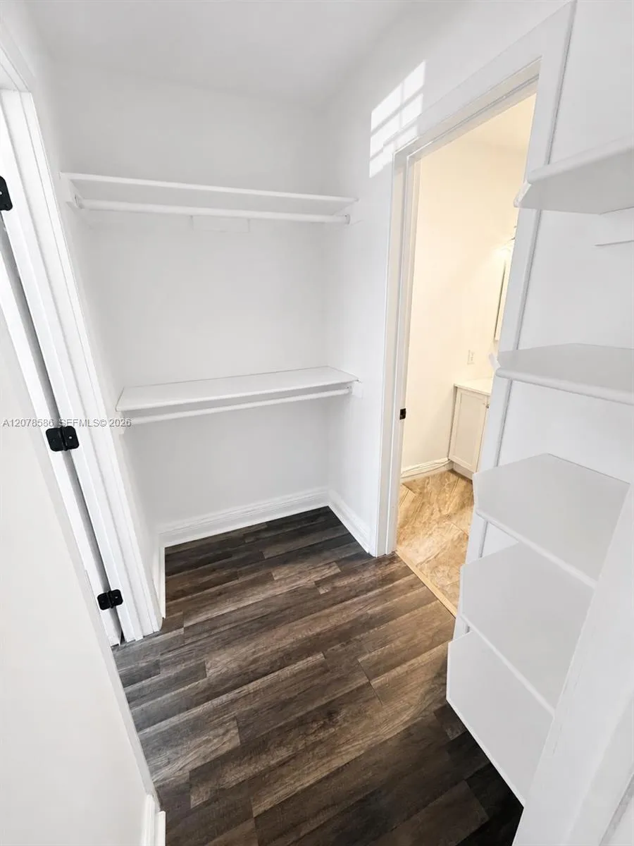4050 NE 12th Ter #11-1 Oakland Park, FL 33334