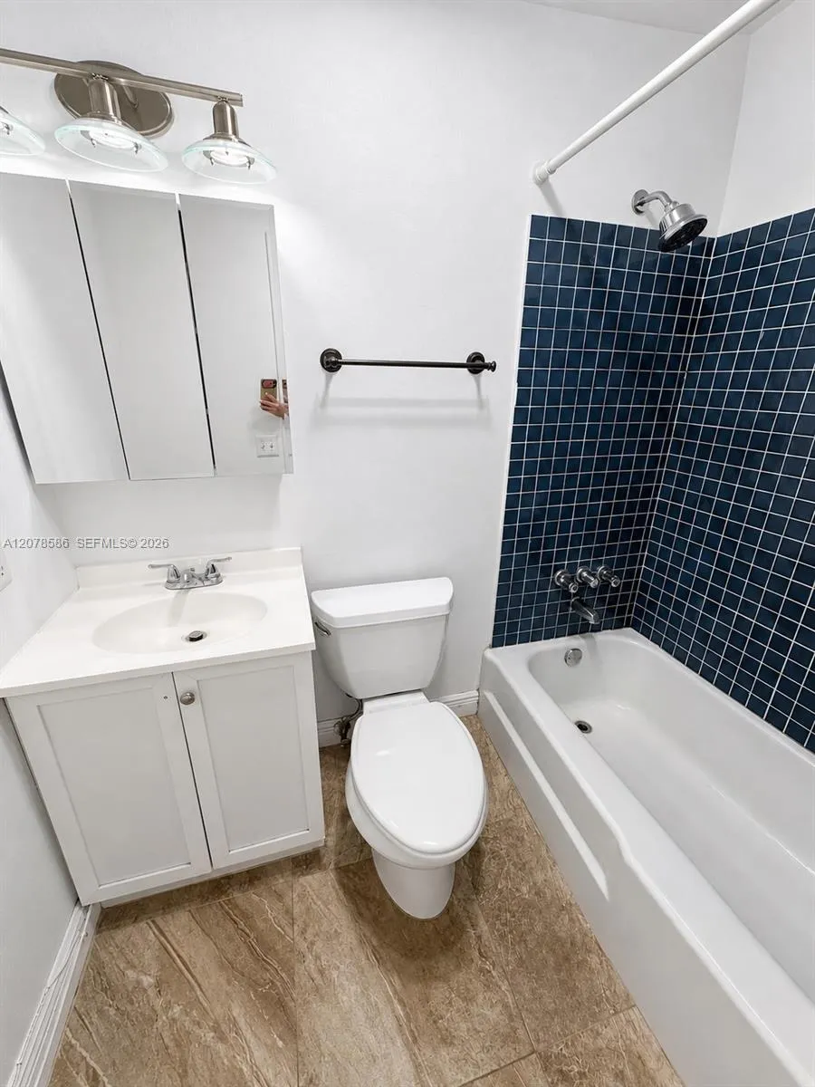 4050 NE 12th Ter #11-1 Oakland Park, FL 33334