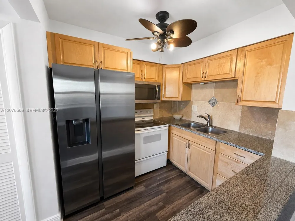 4050 NE 12th Ter #11-1 Oakland Park, FL 33334