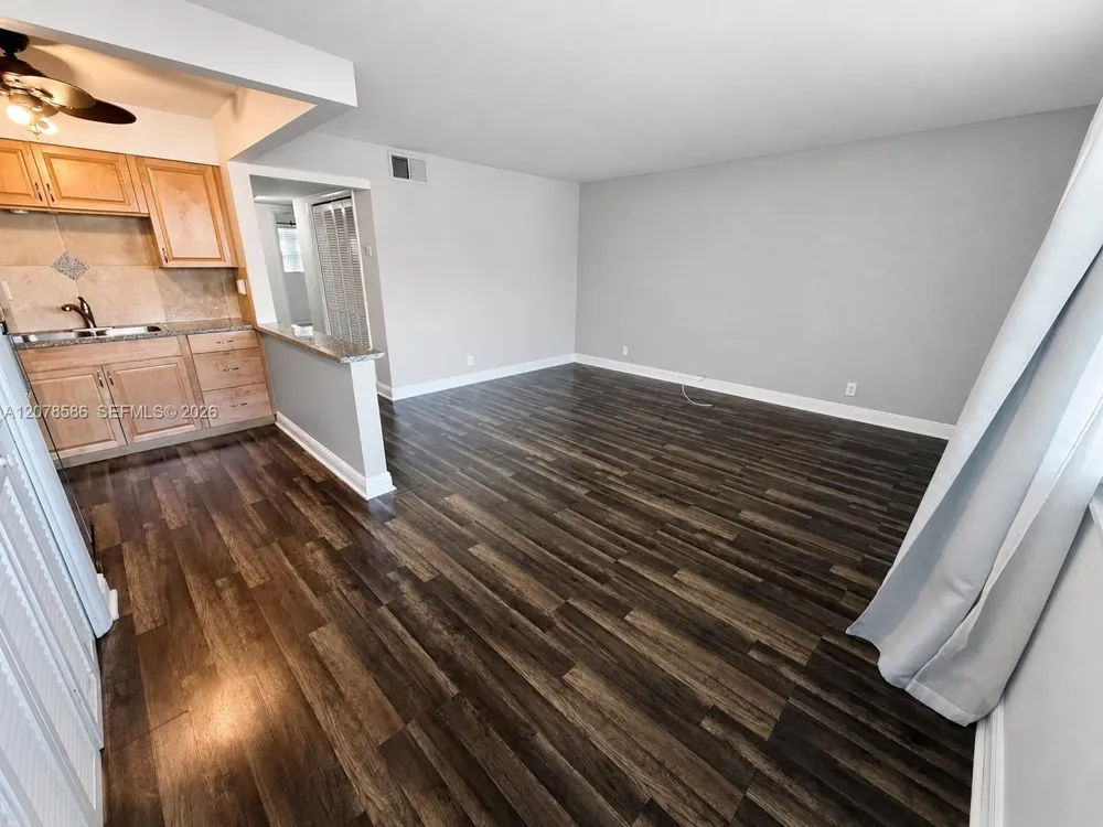 4050 NE 12th Ter #11-1 Oakland Park, FL 33334