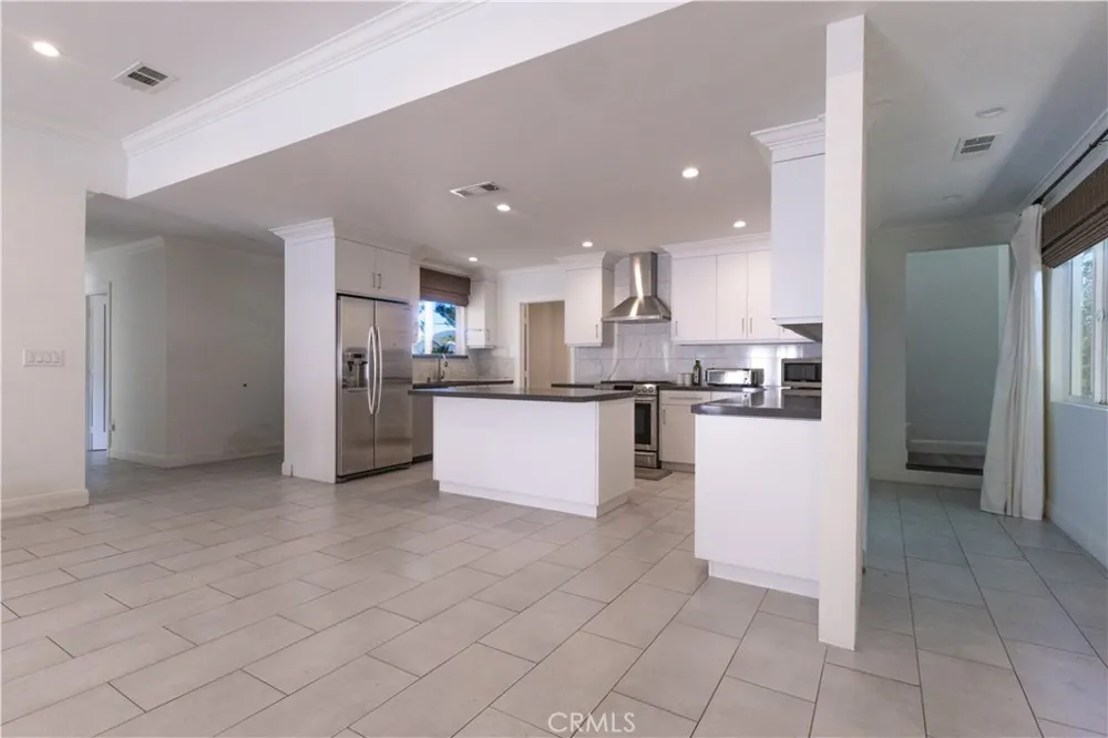 18816 Superior St Northridge, CA 91324