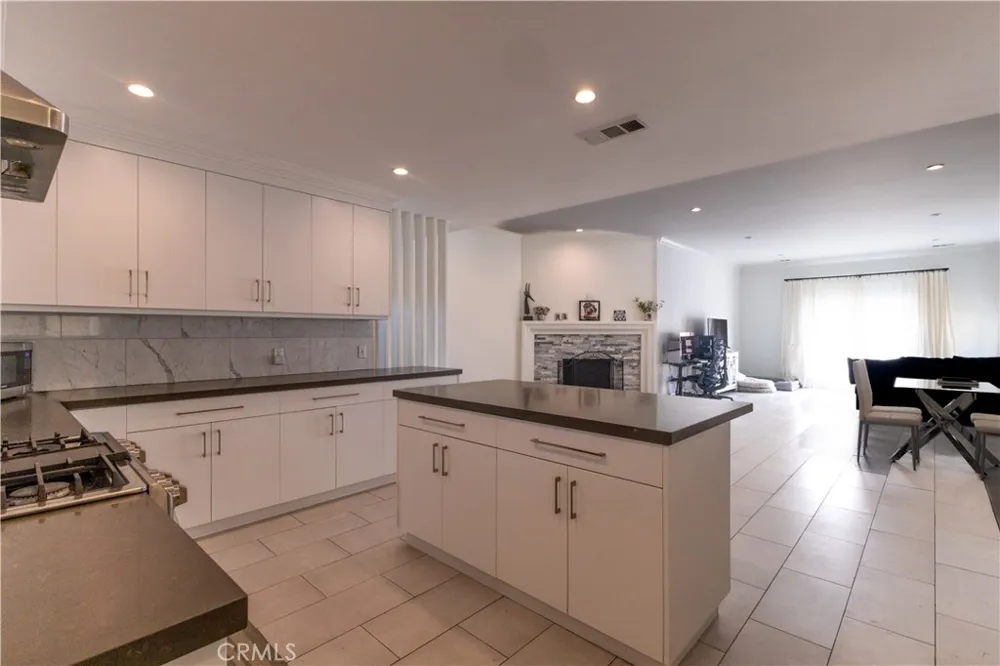 18816 Superior St Northridge, CA 91324