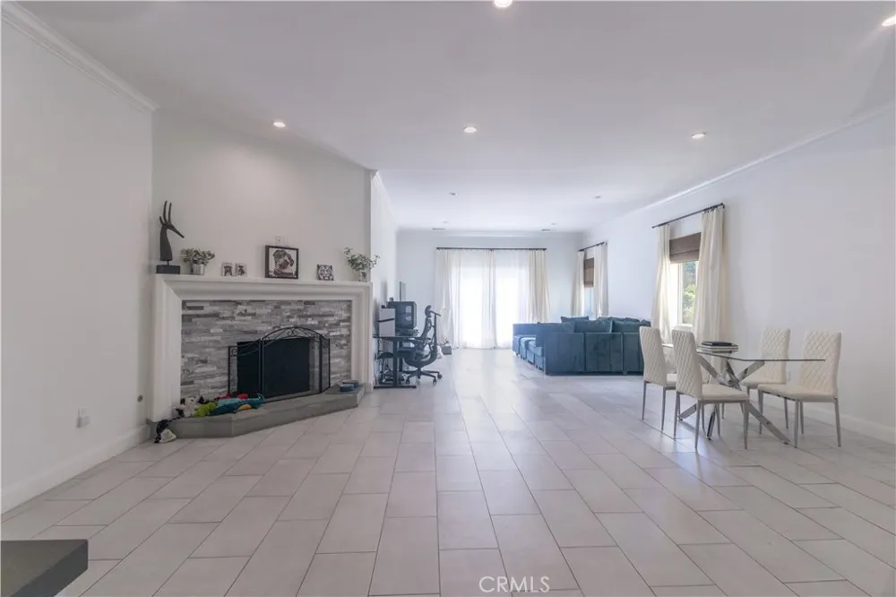 18816 Superior St Northridge, CA 91324