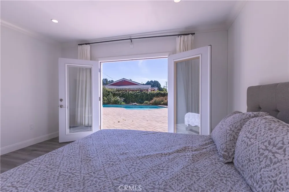 18816 Superior St Northridge, CA 91324
