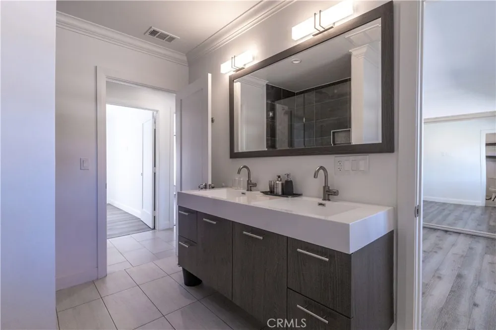 18816 Superior St Northridge, CA 91324