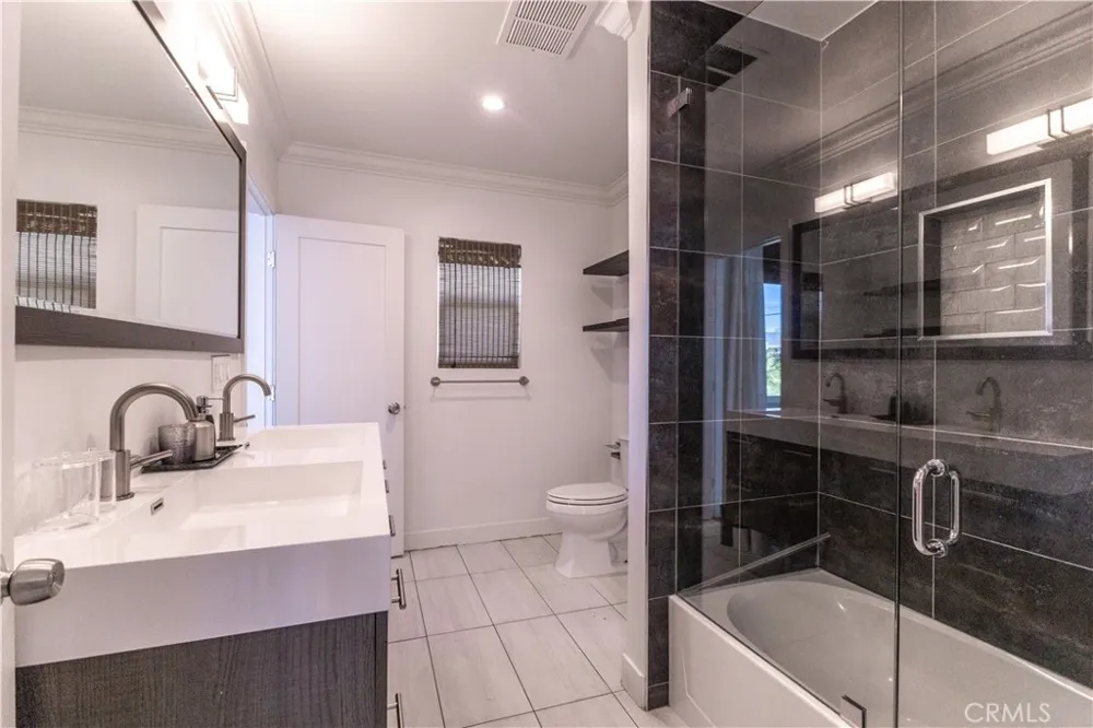 18816 Superior St Northridge, CA 91324