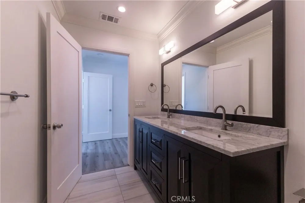 18816 Superior St Northridge, CA 91324